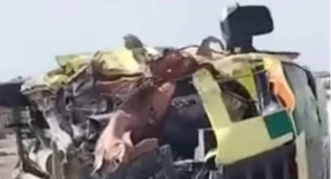 إصابة 3 أشخاص في انقلاب سيارة إسعاف بالقرب من الحمام بمطروح